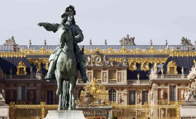 Chateau De Versailles standbeeld van koning Lodewijk XIV