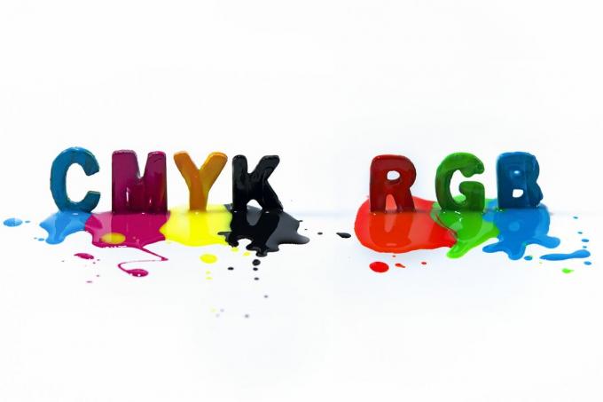 Veelkleurige CMYK RGB-hoofdletters