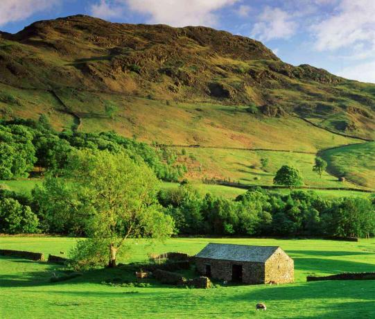 Engeland, Cumbria, Eskdale, uitzicht over croft in landschap