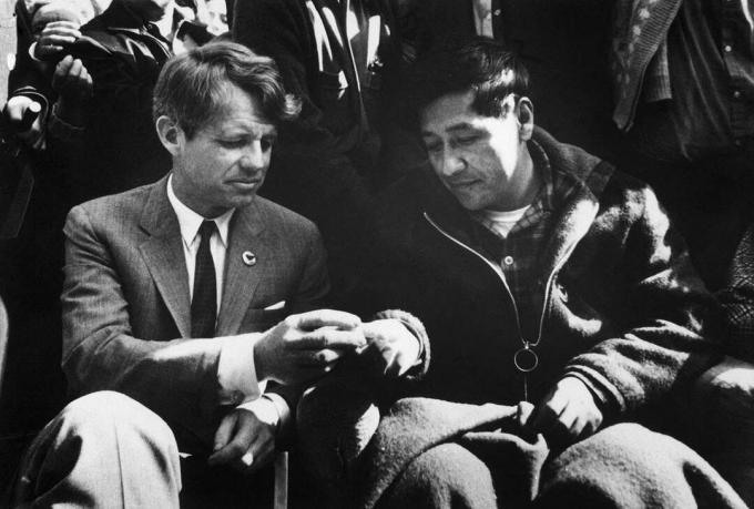 Cesar Chavez en Robert Kennedy breken brood