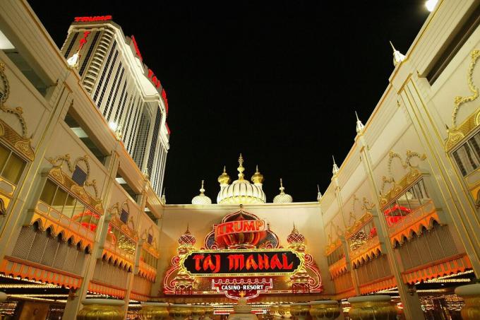 De Trump Taj Mahal