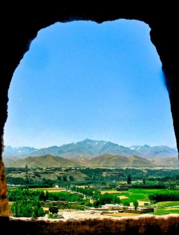 uitzicht op de Bamiyan-vallei vanuit de grot