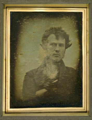 Robert Cornelius, zelfportret; vermoedelijk de vroegst bestaande Amerikaanse portretfoto