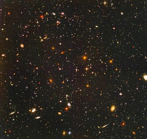 Meest verre Galaxy-kandidaten in het Hubble Ultra Deep Field