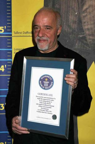 Paulo Coelho met Guiness World Record voor de meeste vertalingen van een boek