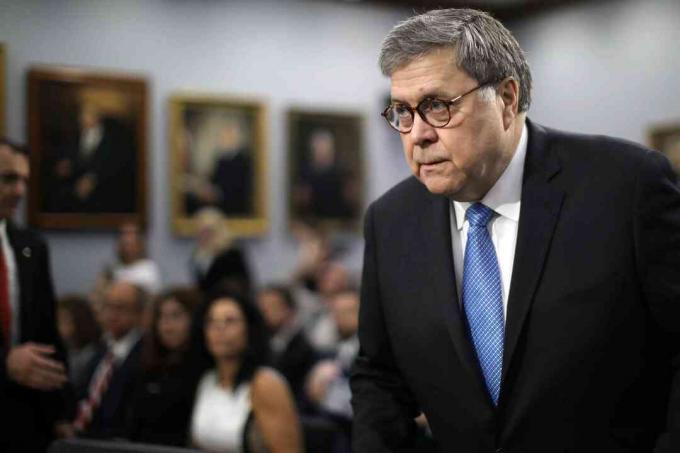 Foto van de Amerikaanse procureur-generaal William Barr die getuigt bij het House Appropriations Committee