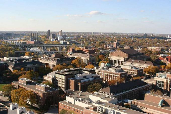 De campus van de Universiteit van Minnesota van de East Bank.