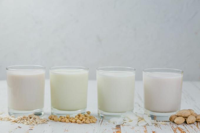 Alternatieve melk zonder zuivelproducten opgesteld