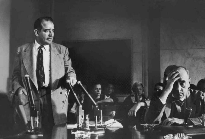 foto van senator Joseph McCarthy en advocaat Joseph Welch