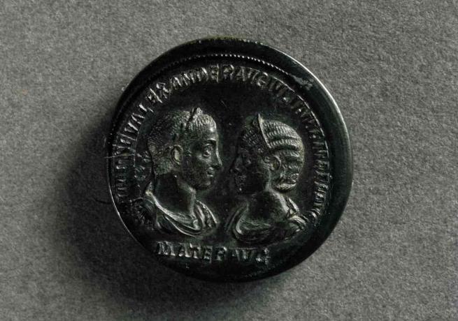 Bronzen medaillon met portretten van Alexander Severus en zijn moeder Julia Avita Mamaea, Romeinse munten, 3e eeuw na Christus