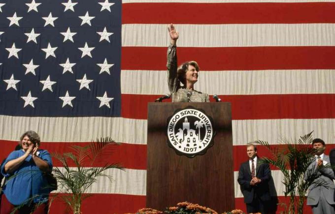 Geraldine Ferraro en de Amerikaanse vlag