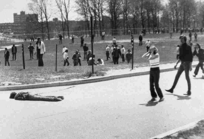 Foto van dode studentenprotesteerder in Kent State