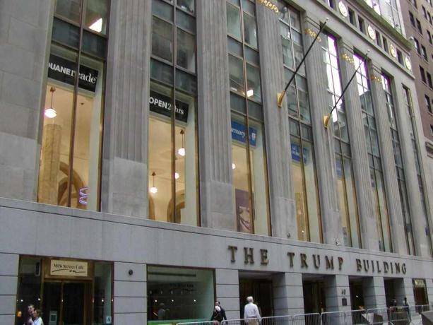 Het Trump-gebouw op straatniveau, 40 Wall Street.