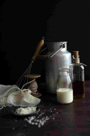 Azijn gemengd met melk wordt gebruikt om zelfgemaakte ricotta en karnemelk te maken.