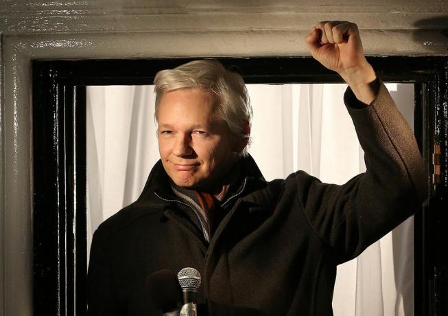 Wikileaks-oprichter Julian Assange spreekt vanuit de Ecuadoraanse ambassade op 20 december 2012 in Londen, Engeland.