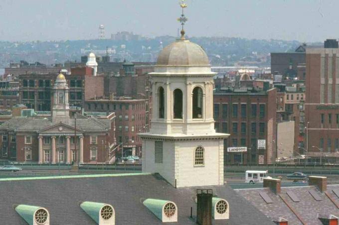 koepel, windwijzer, klokkentoren - allemaal in de koepel bovenop Faneuil Hall