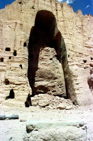 niche van een vernietigde Bamiyan Boeddha