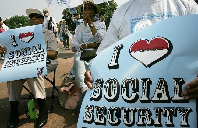 Mensen die de 75e verjaardag van de sociale zekerheid vieren