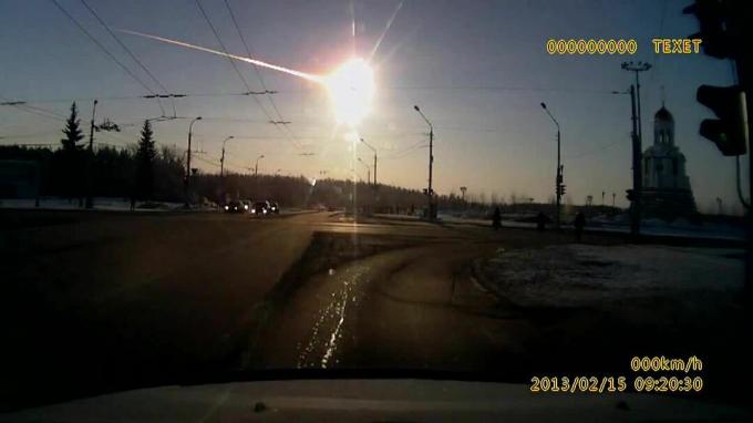 Chelyabinsk meteoor gezien vanaf een dashcam.