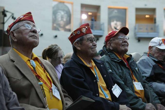 Groep Navajo-codetalkers kwamen tientallen jaren na WO II bijeen.