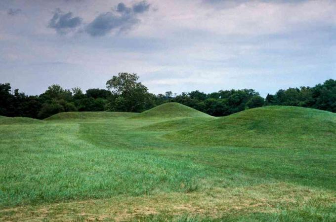 Uitzicht op Mound City in het Hopewell Culture National Historic Park, in de buurt van wat tegenwoordig de stad Chillicothe Ohio is