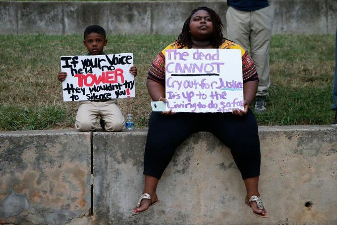 Protesten breken uit in Charlotte na politieopnames