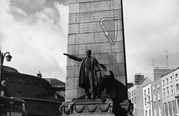 foto van standbeeld van Charles Stewart Parnell in Dublin