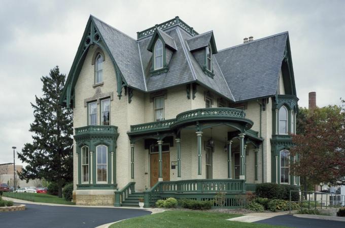 The Lake-Peterson House, 1873, een Yellow Brick Gothic Revival-huis in Rockford, Illinois