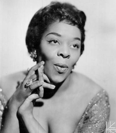 Dinah Washington hoofd geschoten, zwart-wit foto.