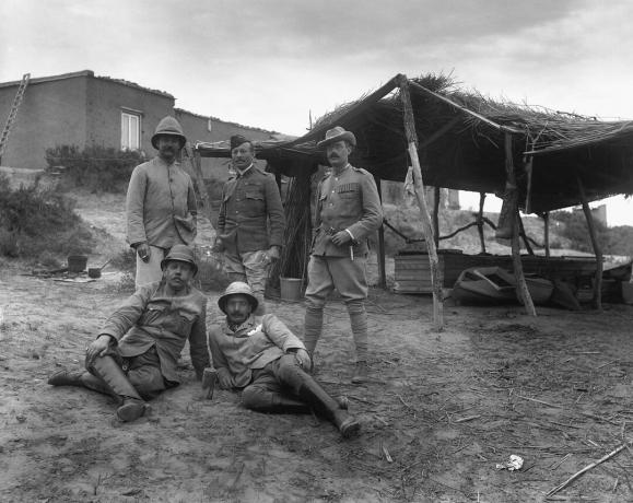 War Correspondants, waaronder Rudyard Kipling, On Glover Island