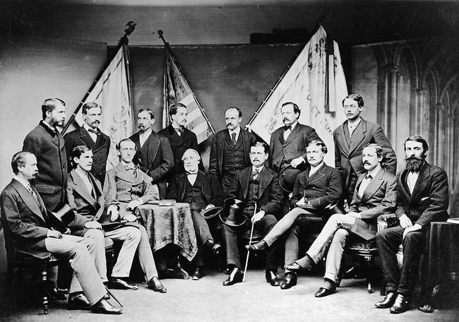 Groepsportret van de officieren van het 20th Regiment of Massachusetts Volunteers, waaronder de Amerikaanse rechter van het Hooggerechtshof Oliver Wendell Holmes Jr