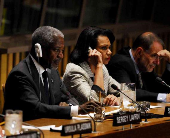 U.N. secretaris-generaal Kofi Annan en de kwartetten van de persconferentie van de Europese Unie