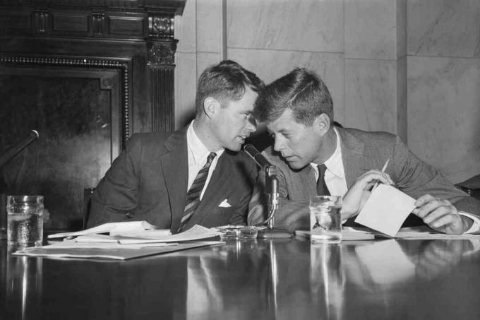 foto van Robert en John Kennedy